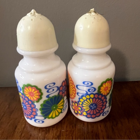 Vintage Avon milk glass Floral Salt and Pepper Shakers. - Picture 2 of 6